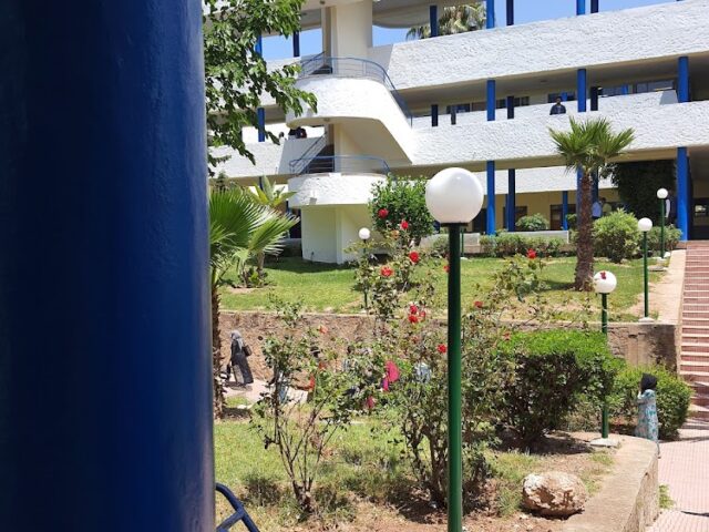 Faculté Des Lettres Et Des Sciences Humaines - Casablanca - +212 5227-05096