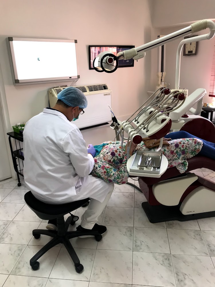 Docteur Chirurgien Dentiste Montana Karim