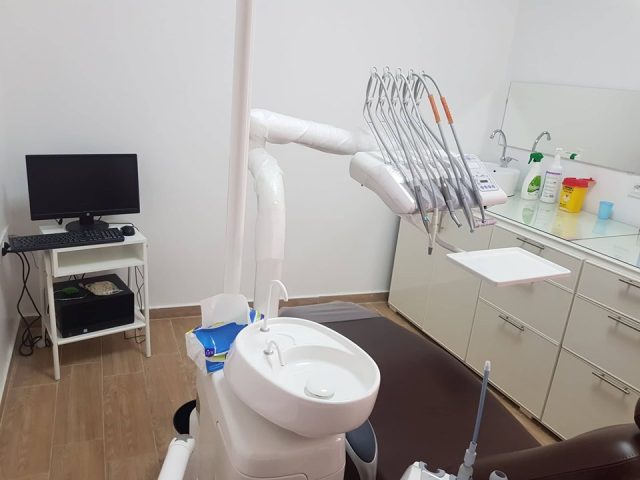 Dr Alaoui Hind ( Chirurgien Dentiste Bouskoura ) - Bouskoura - +212 5225-90581