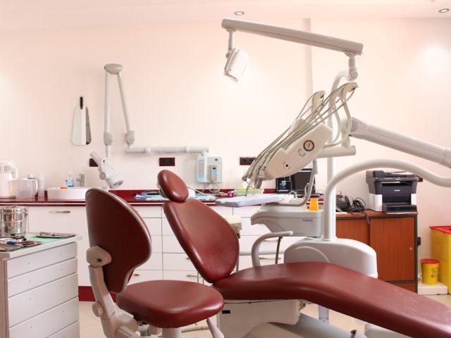 Docteur Chirurgien Dentiste Hadni Nadia (Cabinet) - Marrakech - +212 5243-60593