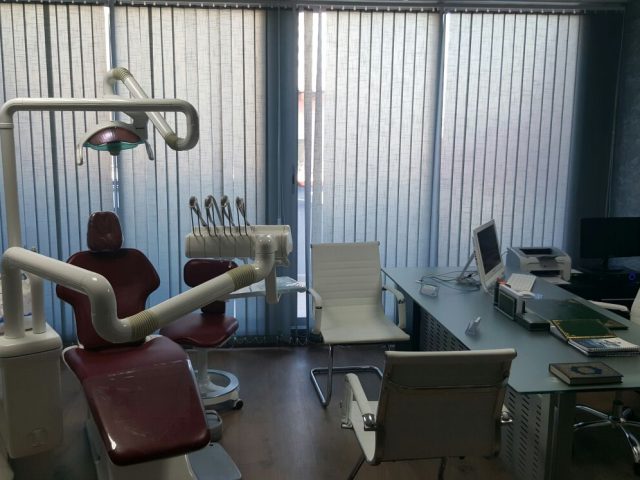 Medecin dentiste | Dr. Yousra BOUHOUT | Cabinet dentaire Bouhout - Kénitra - +212 5373-94194