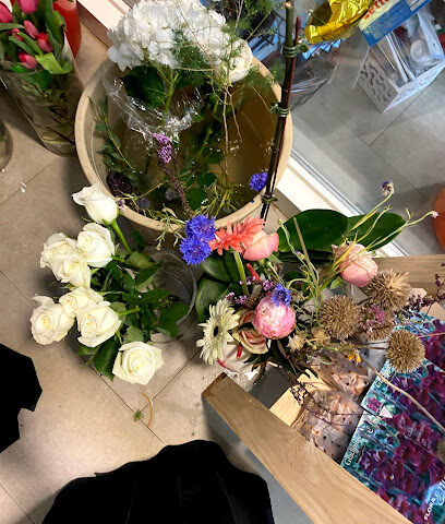 Zay Flowers - Ajman - +971 6 525 1335