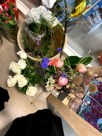Zay Flowers - United Arab Emirates|Industrial Area - Muwailih Commercial - Sharjah|8F64+C8X