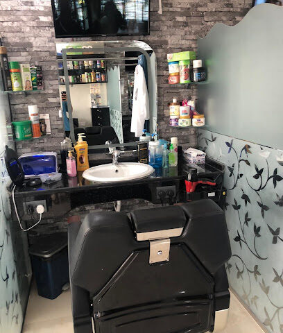 صالون توب سفن للحلاقة الرجالية - Dubai - +971 3 782 1724