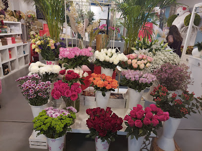 Royal Unique Flowers - Ajman - +971 4 431 4115