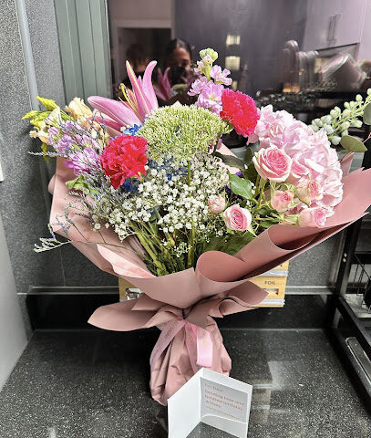 White Blossoms Flower Boutique - Ajman - +971 58 507 7171