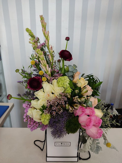 Secrets Box Flowers - United Arab Emirates|Abu Hail - Dubai|2 24 St
