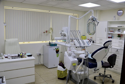 AlRiqah Dental Center مركز الرقة لطب الاسنان - Abu Dhabi - +971 9 223 3319