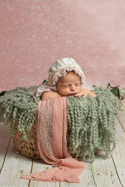 Tiny Poses Photography By Rama - United Arab Emirates|Business Bay - Dubai|Al Amal St|Office 502