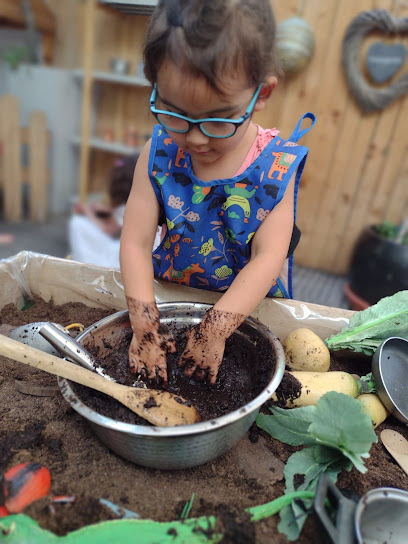 Kids Island Nursery Dubai - United Arab Emirates|Jumeirah - Jumeirah 3 - Dubai|Al Zoubaidi St|Villa 101