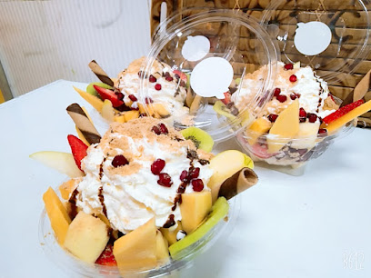 توت و تفاح - Dubai - +971 52 881 6506