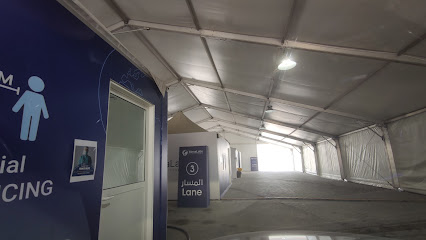 بلدية الشارقة تفتتح أكبر خيمة لإجراء فحص كوفيد19 من المركبة - Dubai - +971 58 591 7153