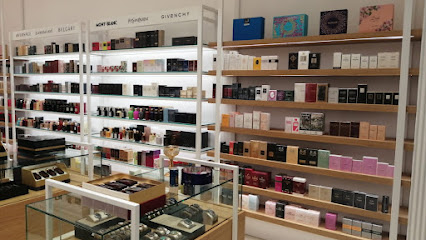 Al Hajis Perfumes, My City Center, Al Dhaid, Ras al khaimah - Ras al Khaimah - +971 50 305 6017