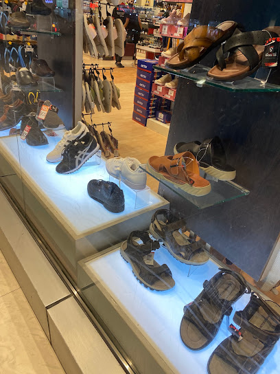 Shoes 4 us - United Arab Emirates|Halwan Suburb - Industrial Area 4 - Sharjah|120 S120|منطقة الغبيبة