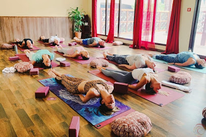 Crimson Chamber Yoga and Wellness Studio - إمارة الشارقةّ - +971 56 479 9333