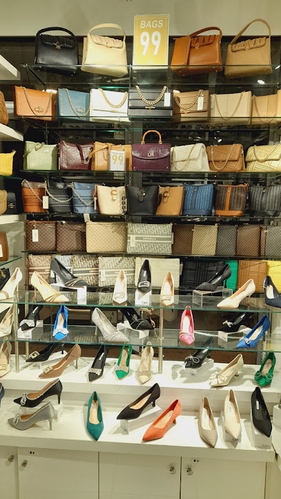 Torino Shoes Al Fujairah - United Arab Emirates|in front of the Alsafeer Market - Al Mahattah - Fujairah|Al Fahim Street|48HP+289