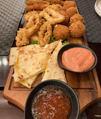 Hoods Resto & Bar - Sharjah - +971 50 676 8198