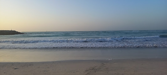 شاطئ للسباحة في الشارقة - Sharjah -