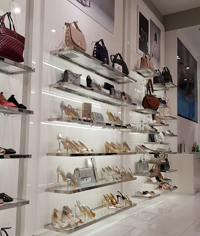 Nine West - Sharjah - +971 4 341 0244