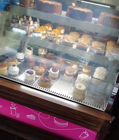 Looshi's Bakery | Macarons Cakes Pies - Abu Dhabi - +971 50 811 4733