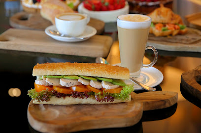 The Cafe - Abu Dhabi - +971 4 435 5577