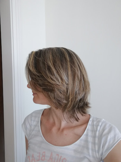 Eiffel Tower beauty salon - United Arab Emirates|next to Centro Hotel - Al Nahyan - Zone 1 - Abu Dhabi|Airport Road|Same building as Millennium Supermarket