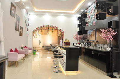صالون ماكوين للسيدات McQueen Ladies Center - Abu Dhabi - +971 2 582 9892
