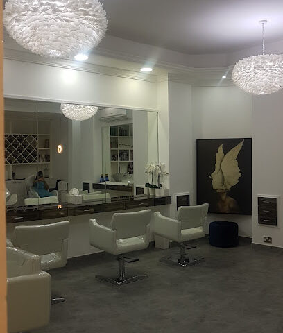 مركز سيكريت بيوتي - Abu Dhabi - +971 6 744 1415