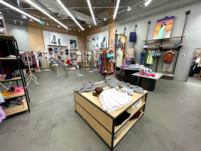 Urban Outfitters - Abu Dhabi - +971 4 362 7500