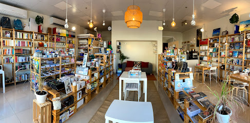 Zayed Bookshop مكتبة زايد Bookshop & Cafe - Abu Dhabi - +971 56 167 1700