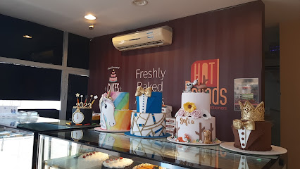Hot Breads Bakers and Confectioners Al Dhaith - Abu Dhabi - +971 52 911 5752