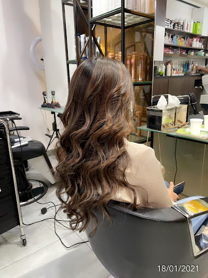 khaledhairstylist freelance hairstylist at polished hair and beauty salon - United Arab Emirates|Trade Centre - DIFC - Dubai|Emirates Financial Towers