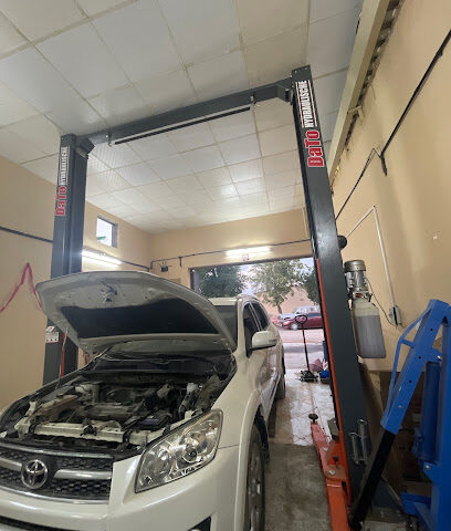 Royal Garage - Abu Dhabi - +971 55 986 2101