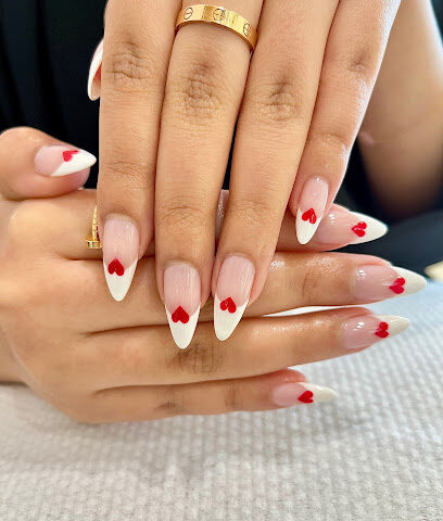 Gloss Up Beauty Lounge - Abu Dhabi - +971 3 753 0044