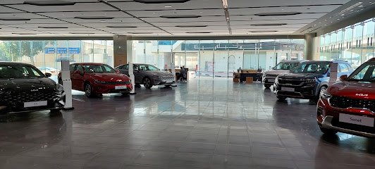 Kia Showroom - Sheikh Zayed Road "The Move" معرض كيا شارع الشيخ زايد - Abu Dhabi - +971 4 602 5500