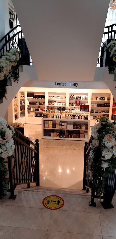Chique La Boutique - United Arab Emirates|Al Bateen - Abu Dhabi|F84M+JVH