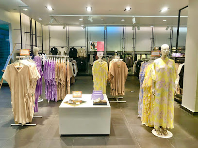 H&M - Abu Dhabi - +971 3 784 0041